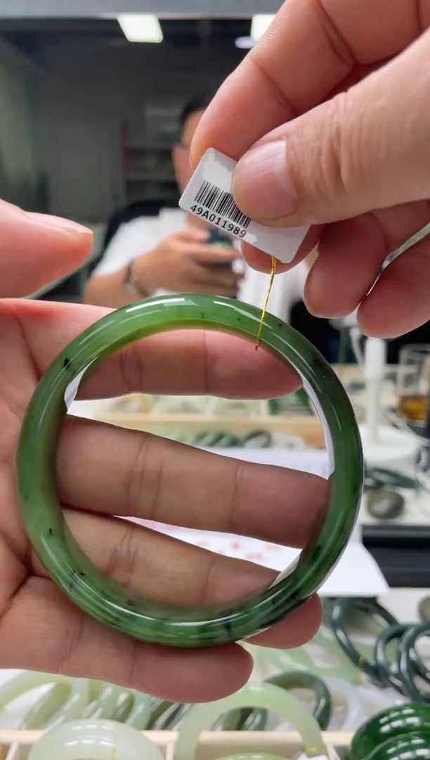 【闪购商品】和田玉手镯未镶嵌编码1989 圈口65