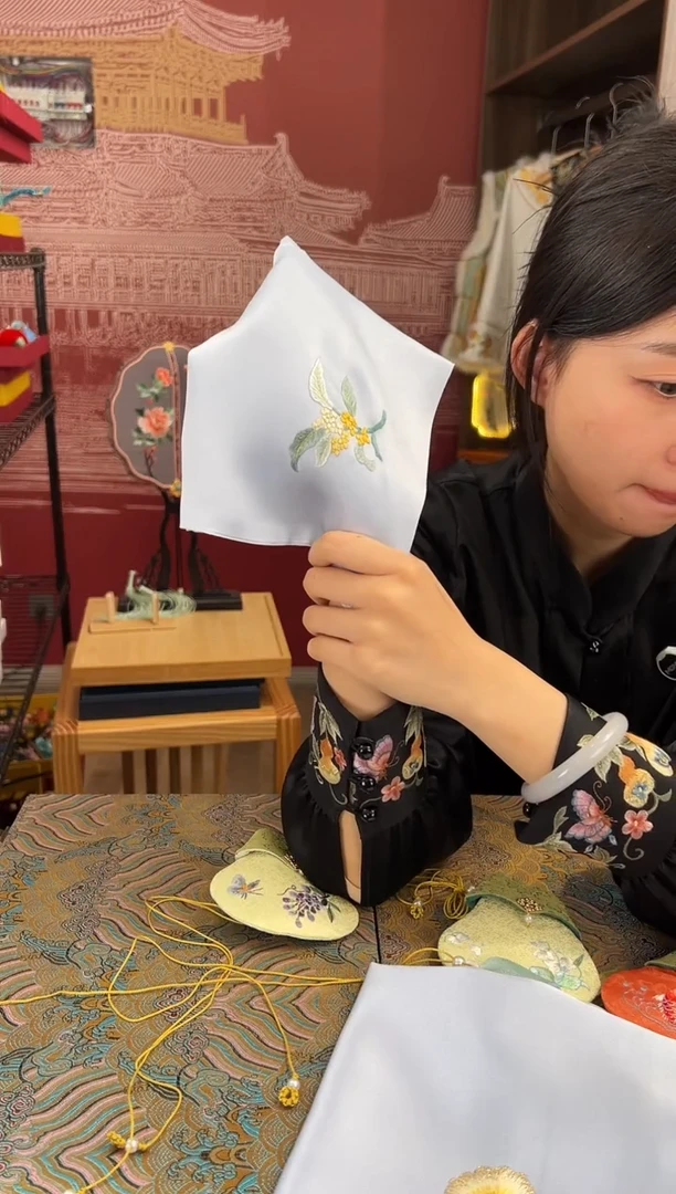 【闪购商品】刺绣苏绣手工刺绣100桑蚕丝方巾