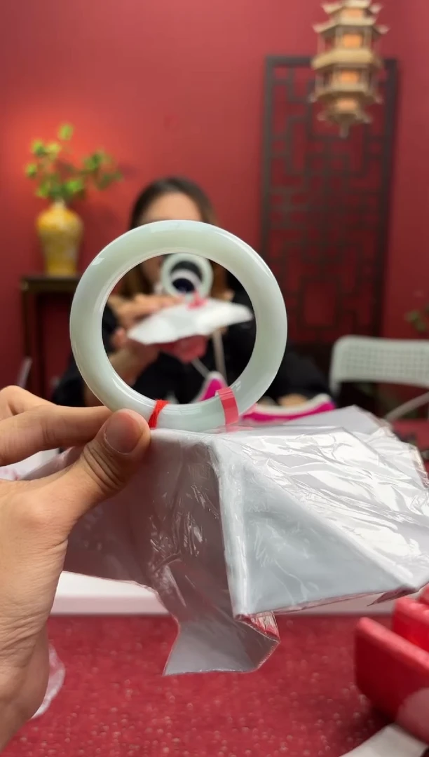 未镶嵌手镯（圆镯）翡翠翡翠手镯