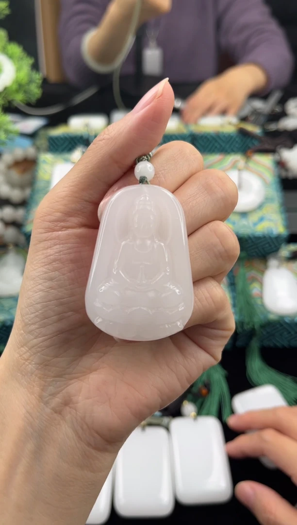 颈饰未镶嵌石英质玉（金丝玉）1