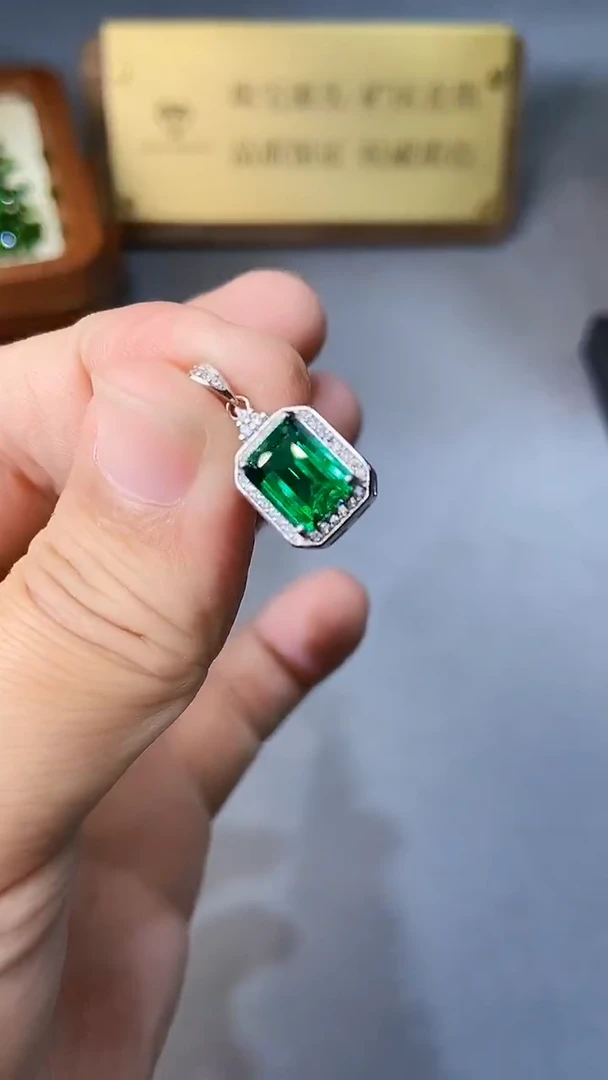 【闪购商品】透辉石吊坠银S925镶嵌354