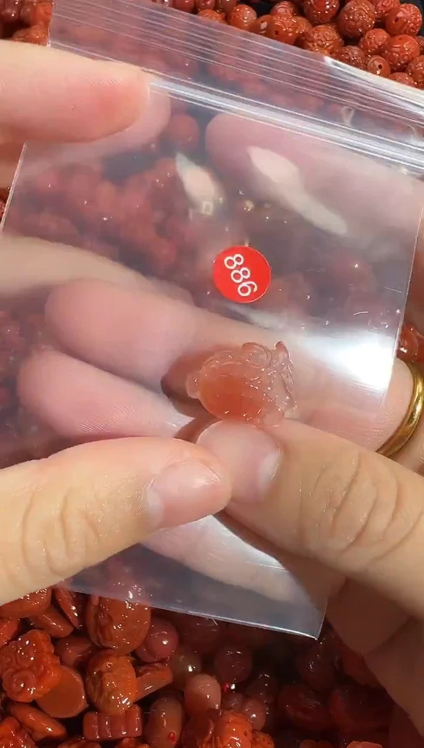 颈饰未镶嵌南红玛瑙1