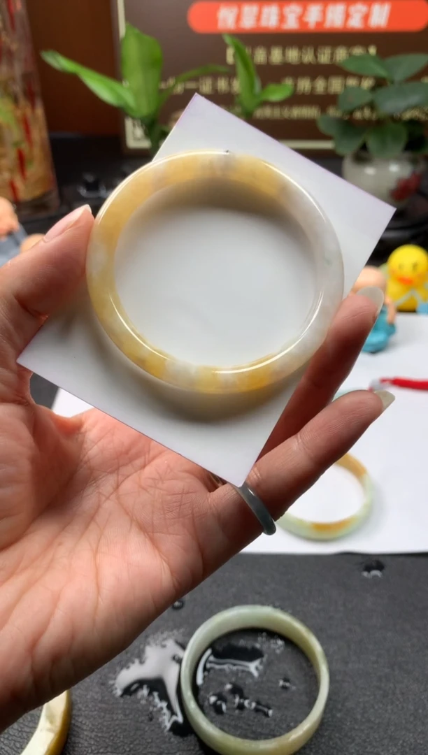 翡翠手镯未镶嵌53圆条