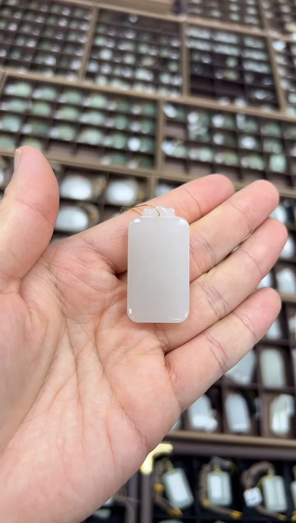 颈饰未镶嵌和田玉无事牌