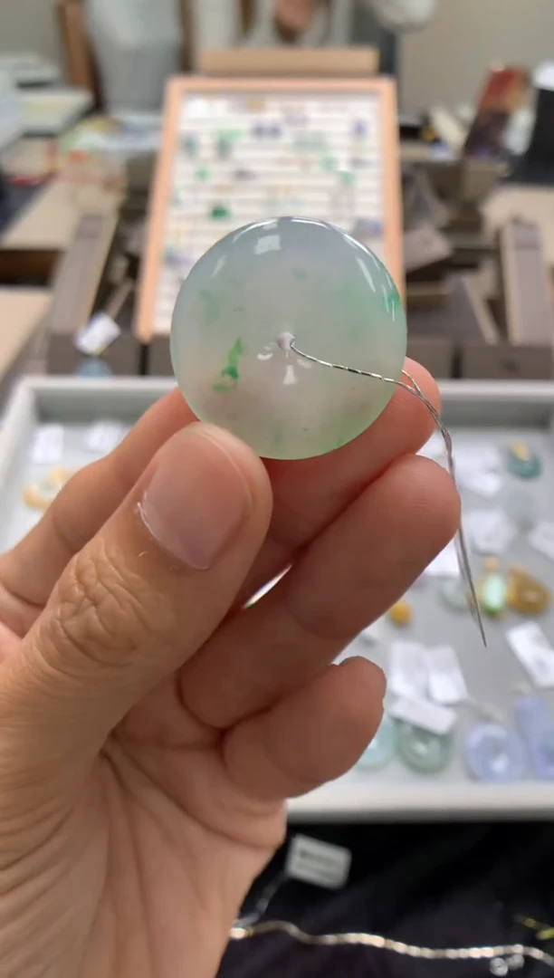 颈饰未镶嵌翡翠平安扣