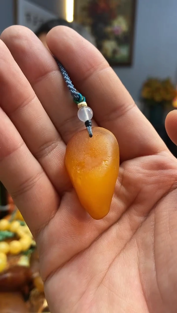 未镶嵌颈饰琥珀吊坠