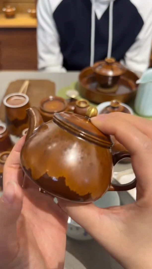 荣器 木首釉 宽口壶