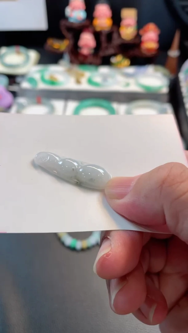 翡翠手镯未镶嵌37有纹裂