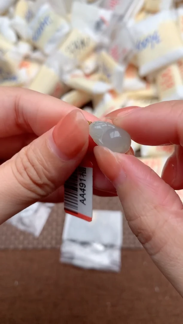 18K金镶嵌挂件翡翠福利13