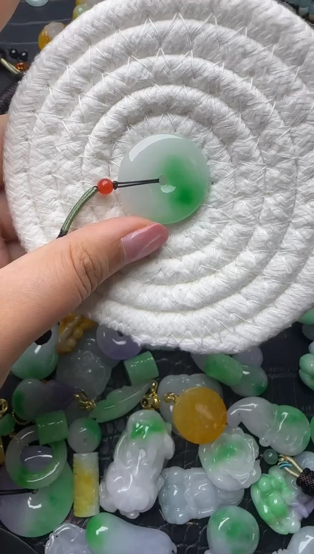 颈饰未镶嵌翡翠缅甸翡翠吊坠