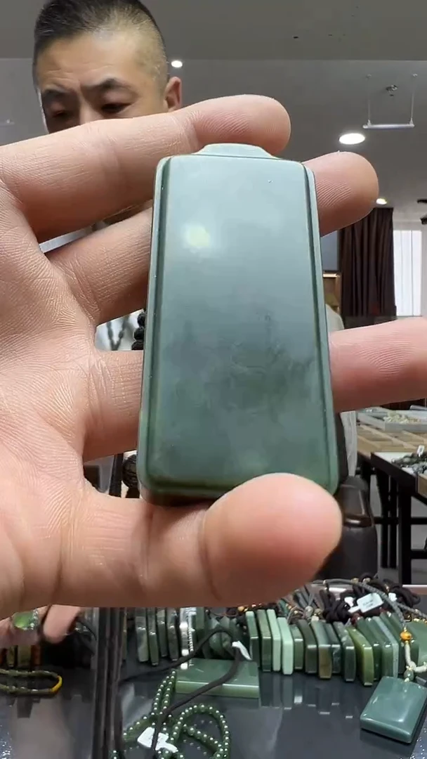 未镶嵌透闪石质玉挂件无事牌