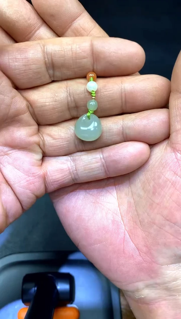 颈饰未镶嵌和田玉挂坠