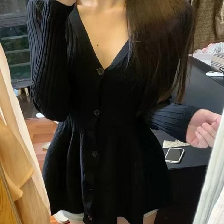 岩岩家46605赫本风黑色v领连衣裙新款内搭毛衣裙