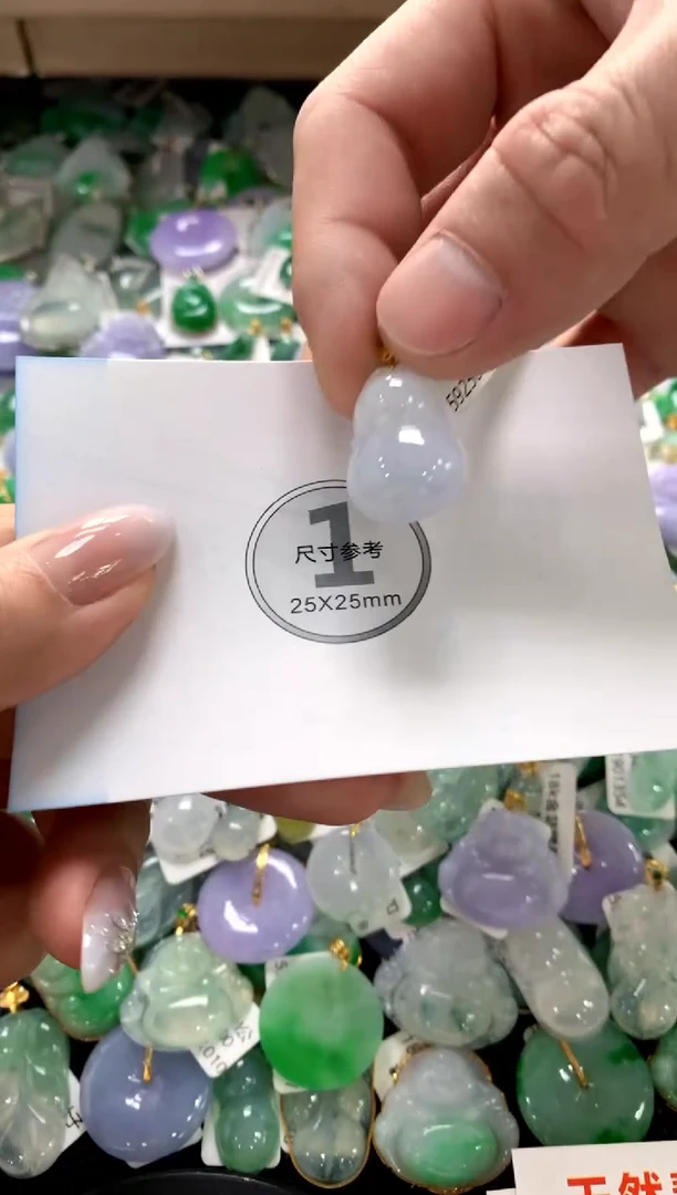 颈饰18K金镶嵌翡翠1111111111111111