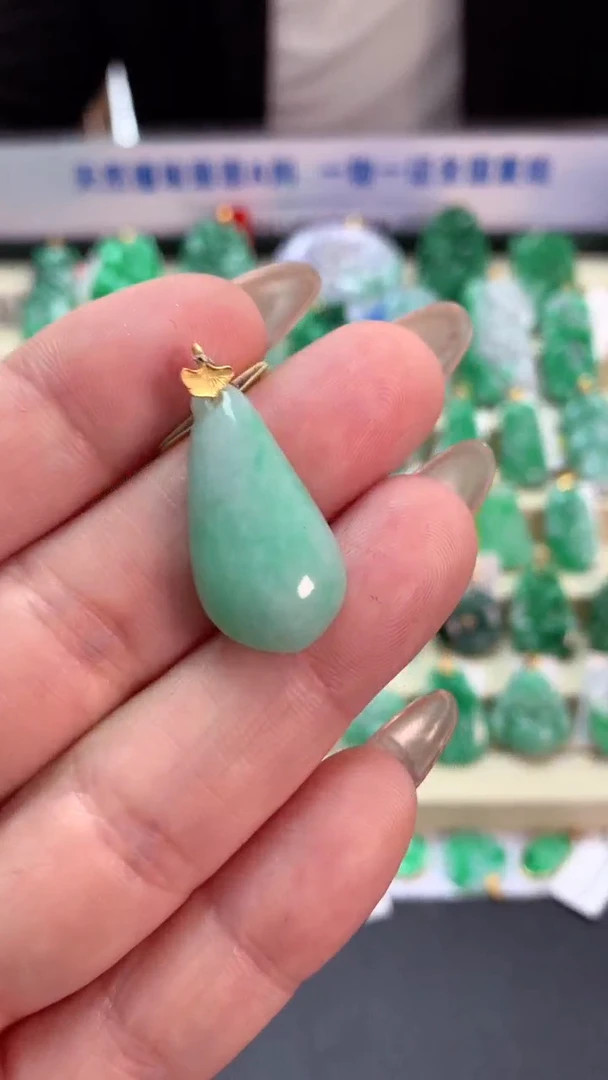 【闪购商品】翡翠吊坠(不含链)18K金镶嵌挂件