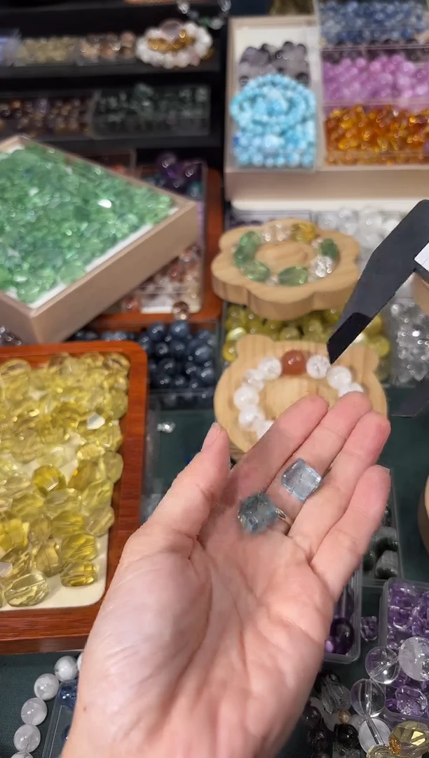 水晶手串未镶嵌A66蓝托帕石方糖一颗约卡11