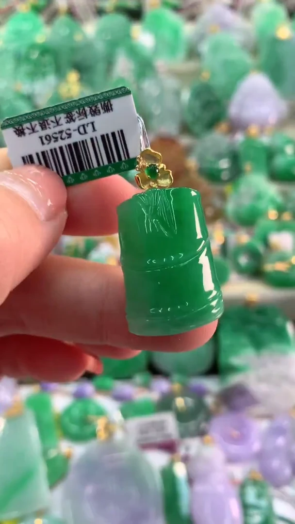 【闪购商品】翡翠吊坠(不含链)18K金镶嵌挂件