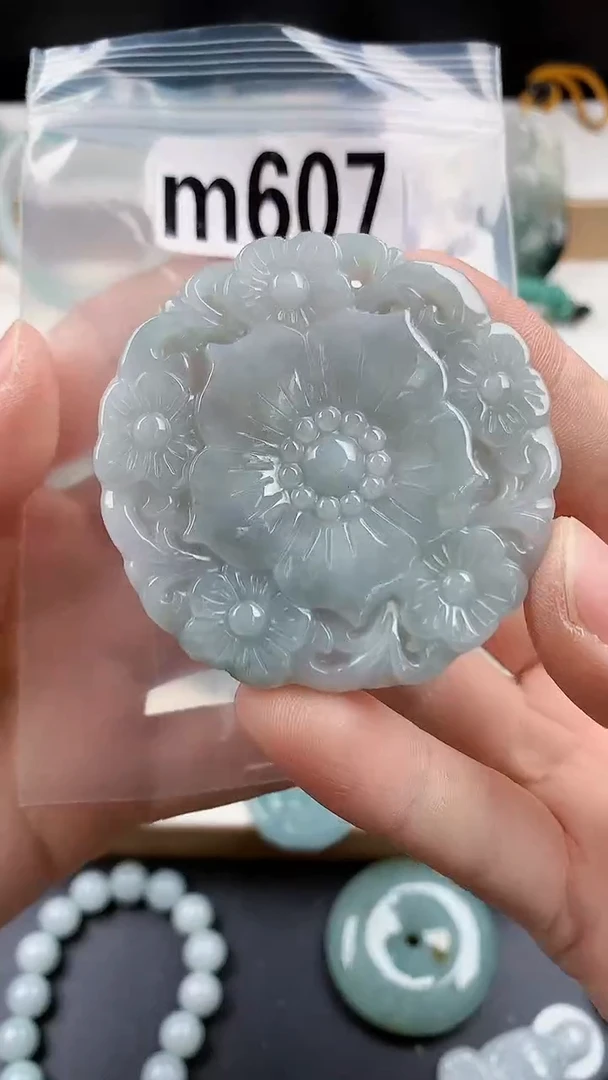 颈饰未镶嵌翡翠天然翡翠吊坠挂件