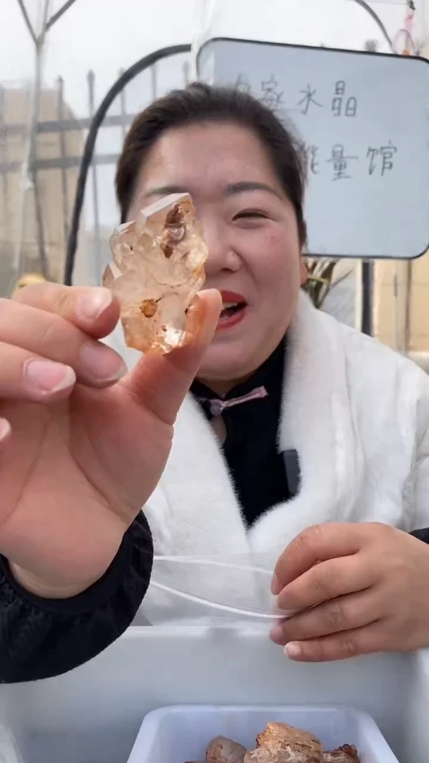 【闪购商品】水晶原石未镶嵌红泥骸骨D130