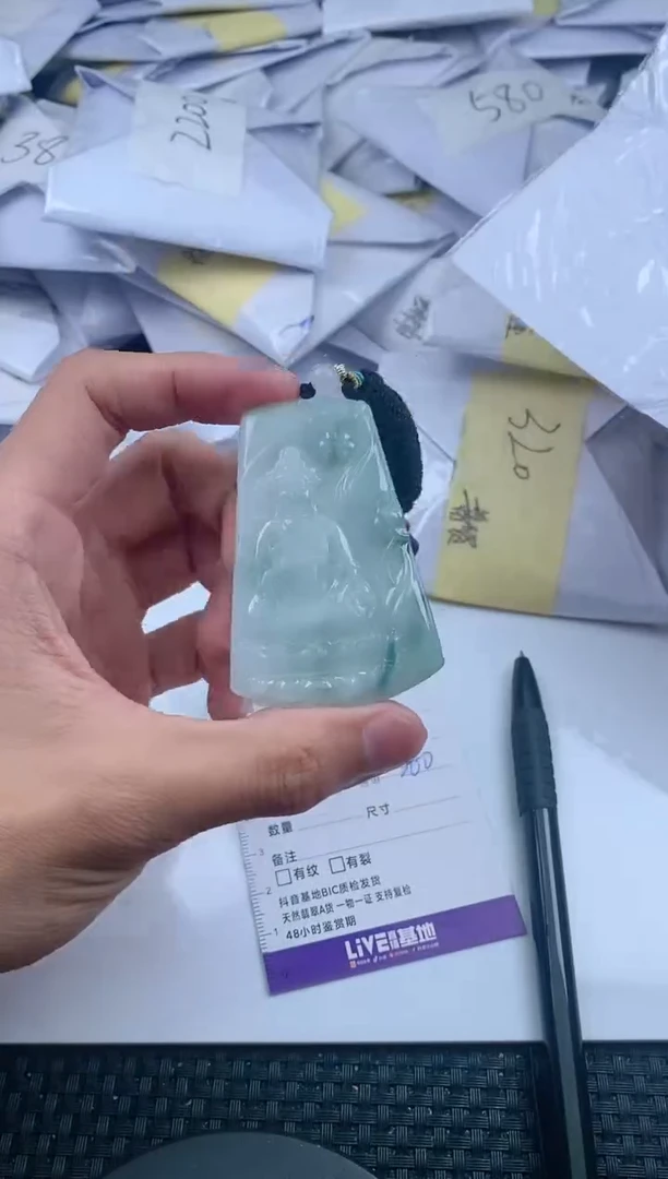 翡翠未镶嵌颈饰