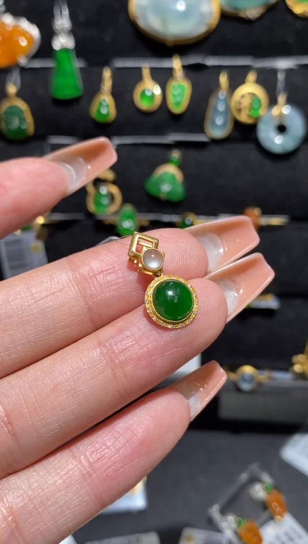 【闪购商品】翡翠颈饰18K金镶嵌吊坠