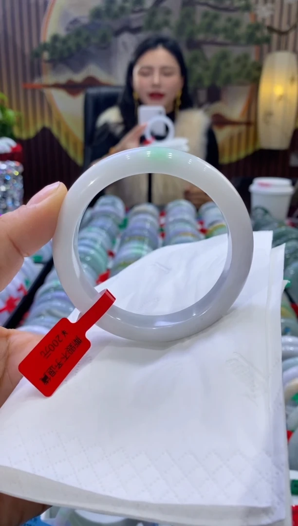 【闪购商品】翡翠手镯未镶嵌多人08784