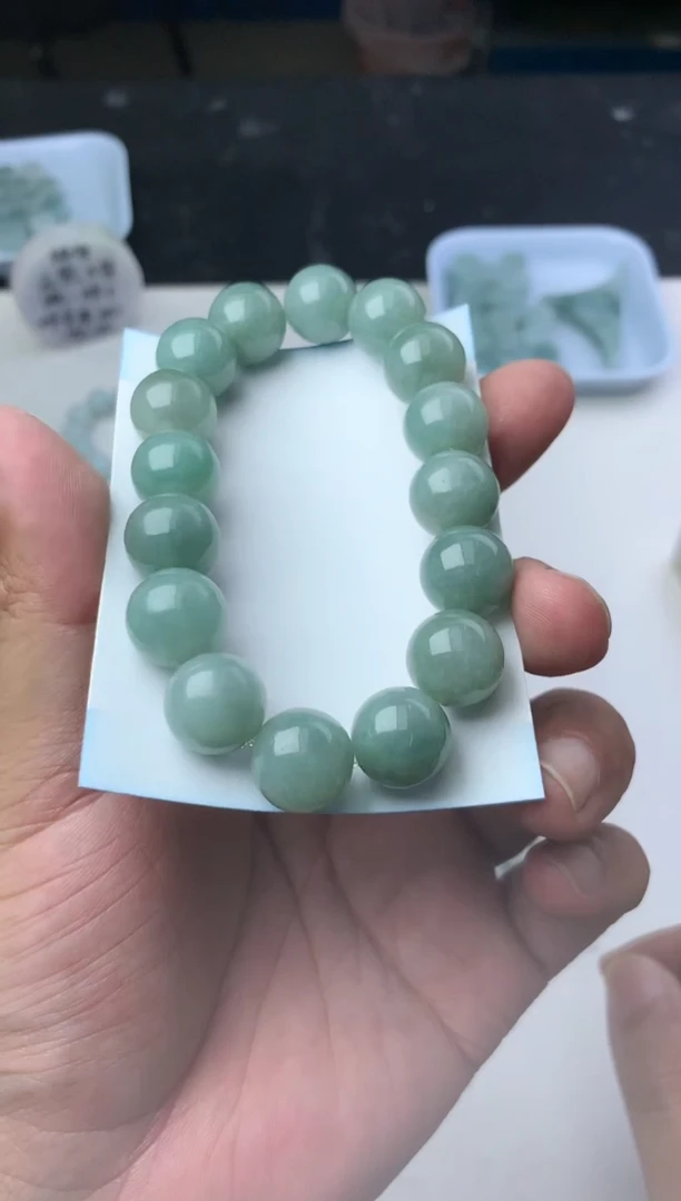 翡翠未镶嵌颈饰珠子