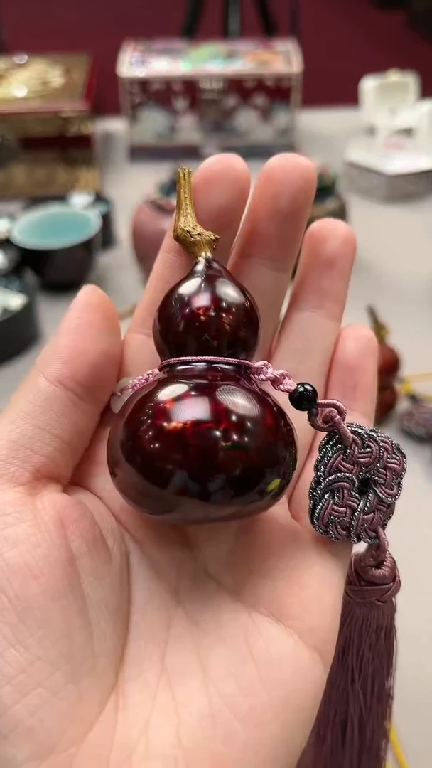 爱****二犀皮漆工艺葫芦挂件