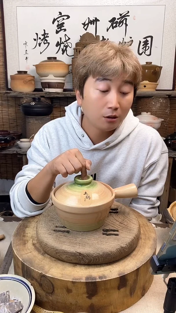 土陶粉色一人食单柄小砂锅