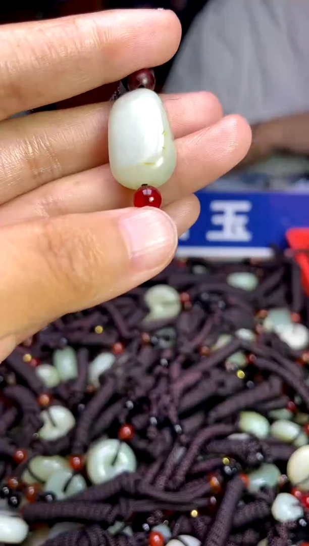 未镶嵌和田玉挂件1