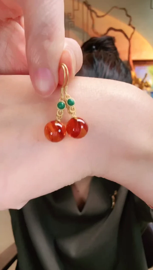 琥珀颈饰未镶嵌耳饰