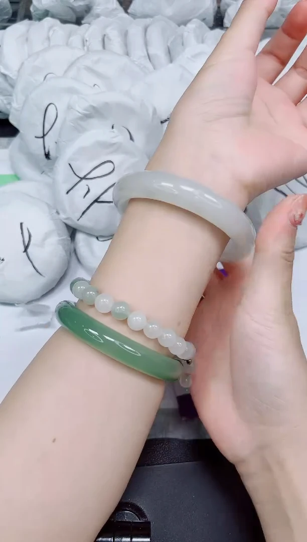 石英质玉手镯未镶嵌33-60