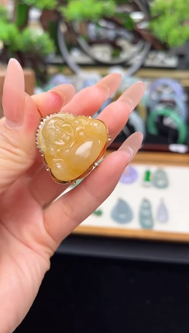 颈饰18K金镶嵌翡翠吊坠