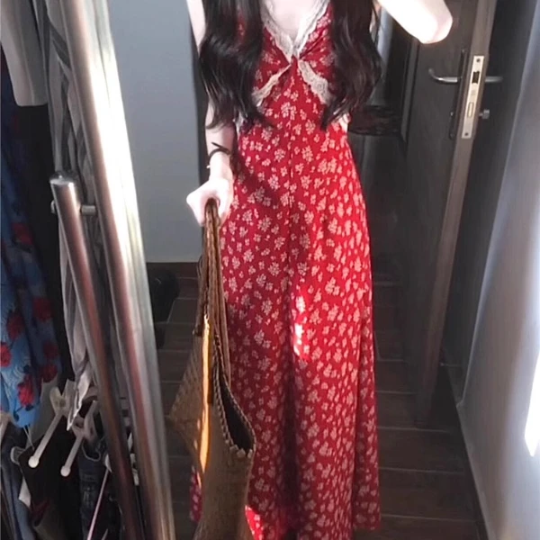 纯欲风气质穿搭碎花连衣裙女蕾丝显瘦设计感夏季修身高级感长裙子