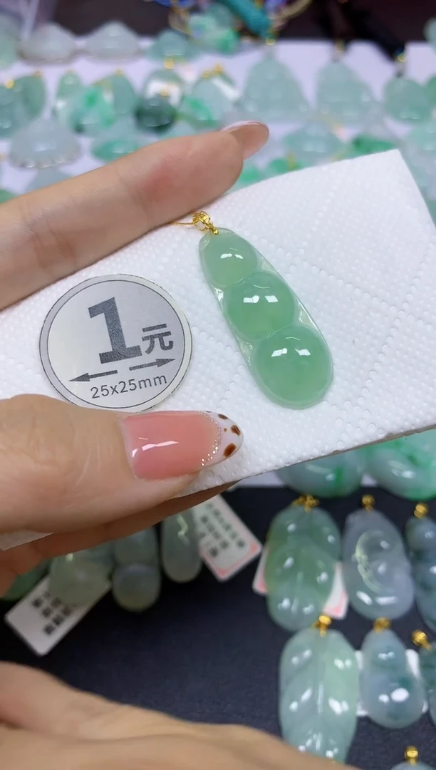 颈饰18K金镶嵌翡翠天然翡翠A货
