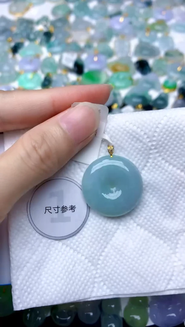 颈饰18K金镶嵌翡翠天然A货翡翠