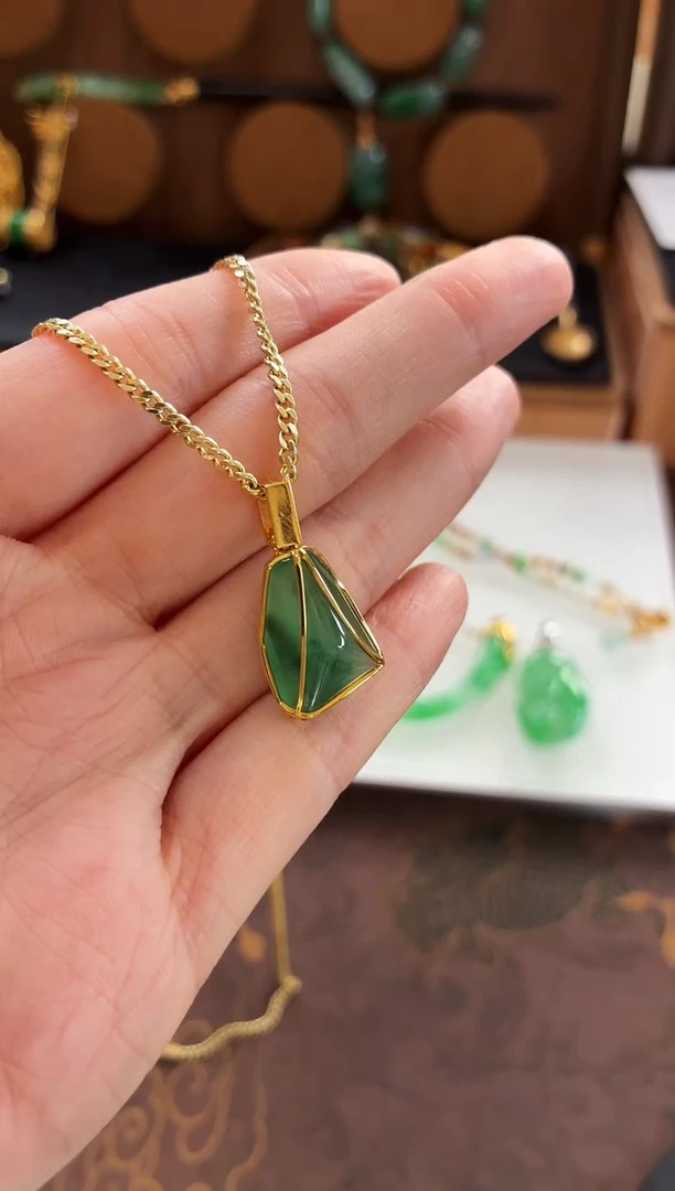 吊坠(不含链)18K金镶嵌翡翠吊坠