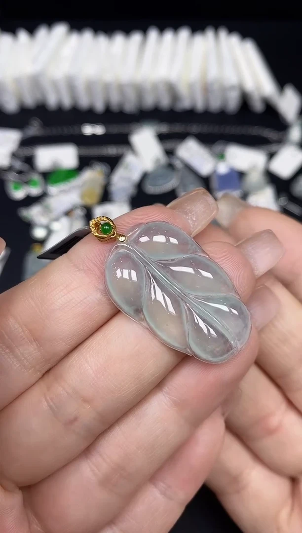 吊坠(不含链)18K金镶嵌翡翠叶子18K金扣镶嵌@@CMT953-1