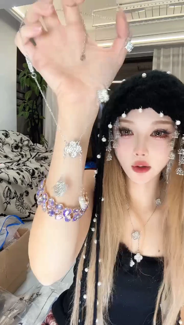 涤纶（聚酯纤维）小花小草项链