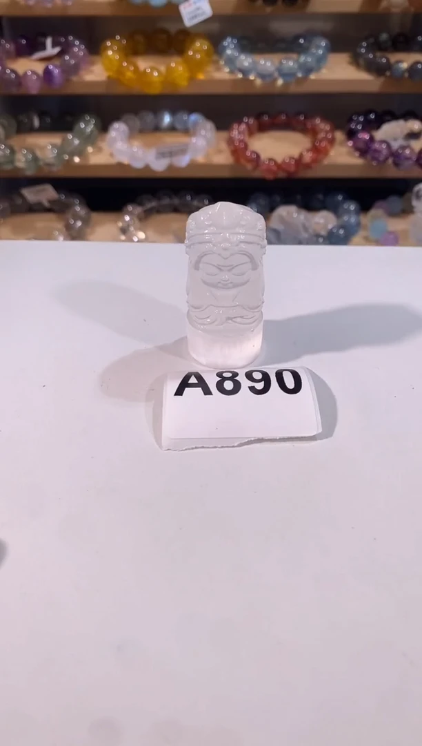 水晶手链未镶嵌A890扎基拉姆奶石膏摆件