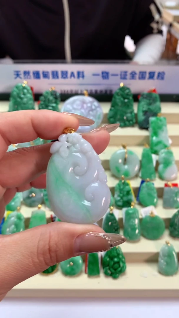 【闪购商品】翡翠吊坠(不含链)18K金镶嵌挂件