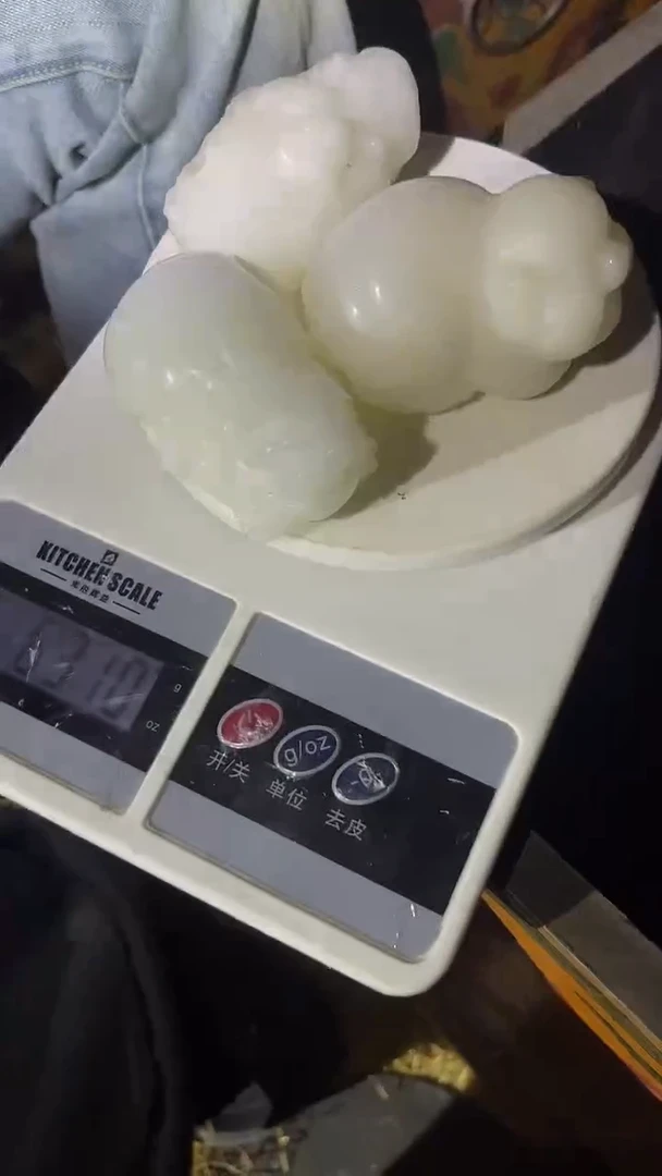 和田玉未镶嵌把件貔貅寿星玉猪其中一个