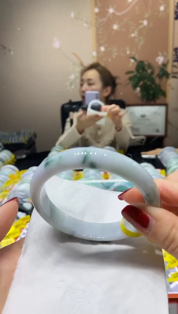 【闪购商品】翡翠手镯未镶嵌6162圈口