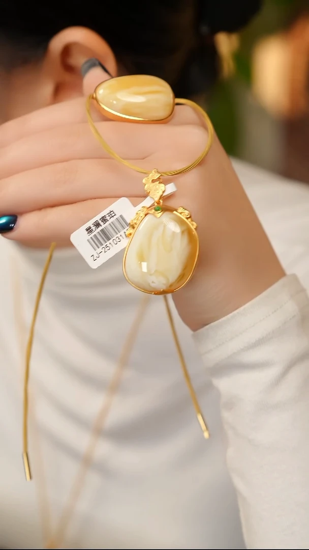 蜜蜡吊坠(赠链)银S925镶嵌祥云白蜡吊坠