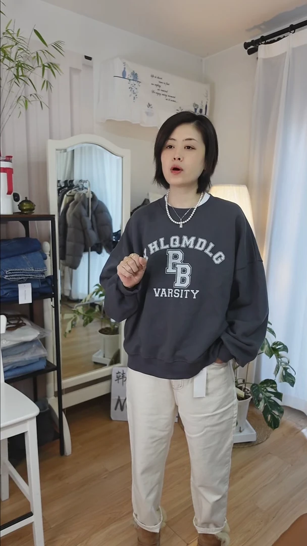 卫衣圆领字母款长袖
