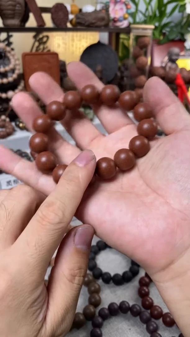 泥塑丹霞红麝香方手串1.5*15