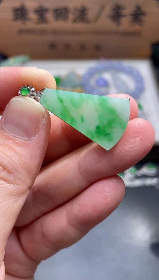 【闪购商品】翡翠颈饰18K金镶嵌29..........