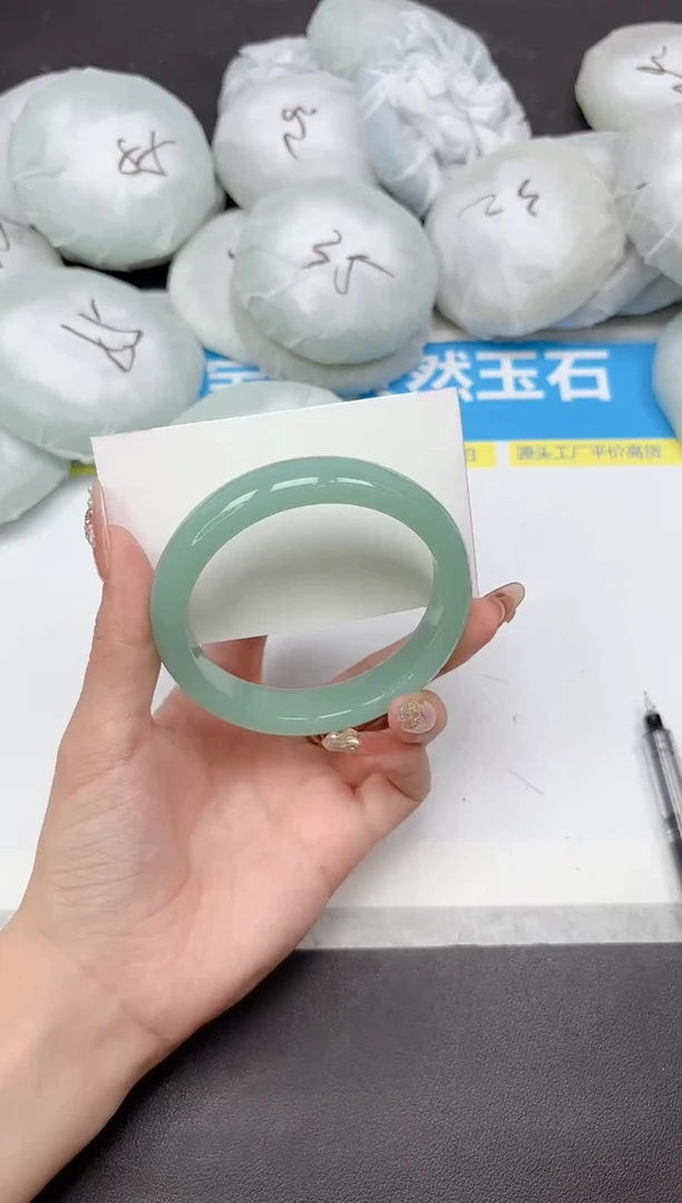 未镶嵌手镯石英质玉157-62.0