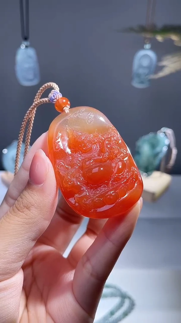 未镶嵌颈饰玛瑙/玉髓黄财神