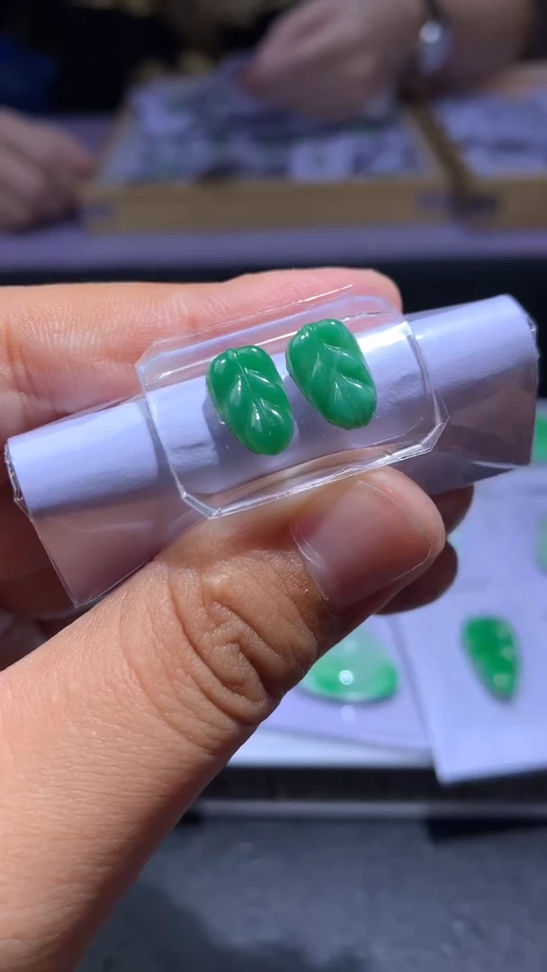 未镶嵌定制翡翠毛货